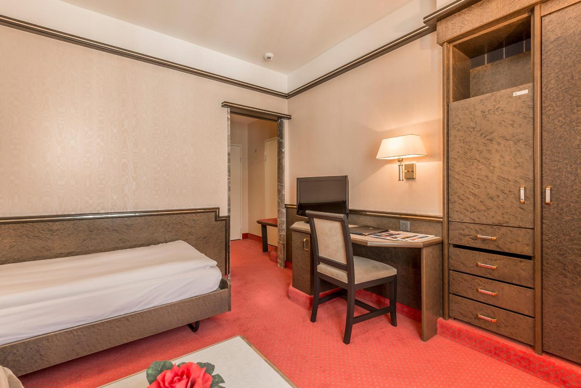 Monopol Hotel 4*