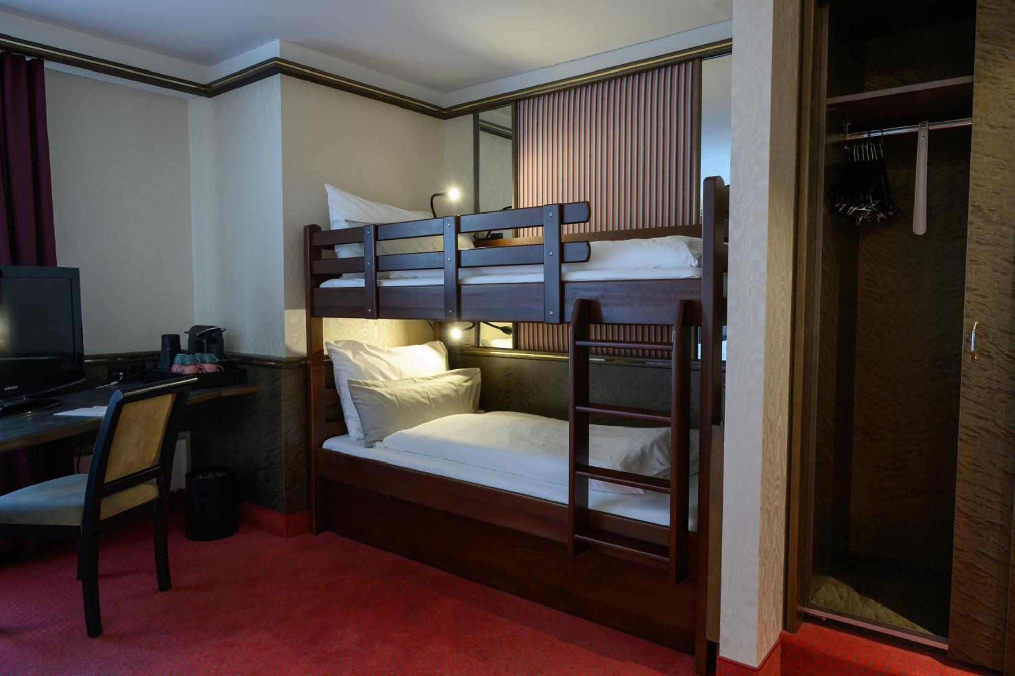 Monopol 4*